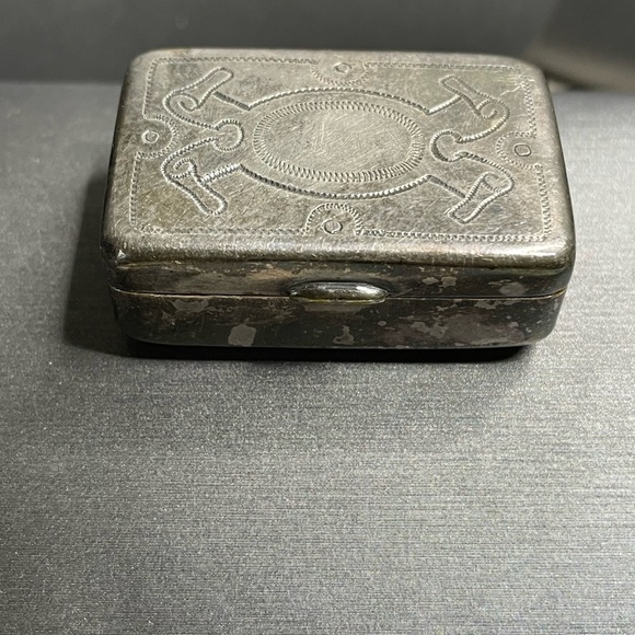 Antique Sterling Pill Box Scroll Center Early 1900’s. - Picture 6 of 11
